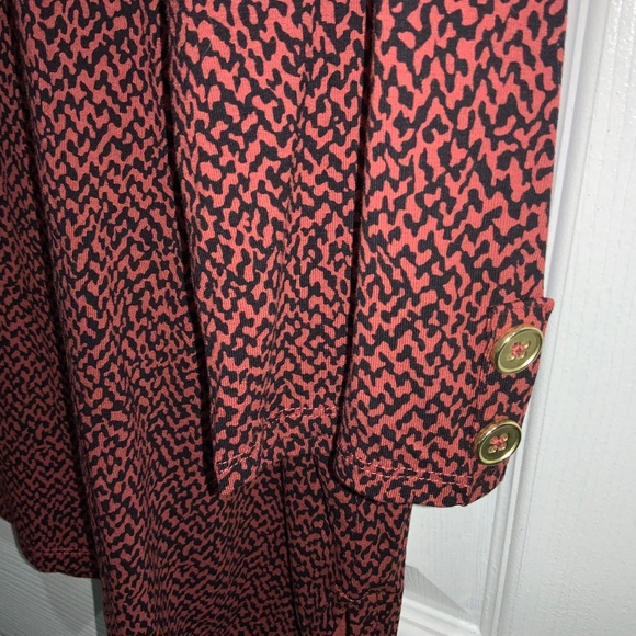 Liz Claiborne rust red animal print top Sz XXL button shoulder cuff detail - Picture 3 of 7